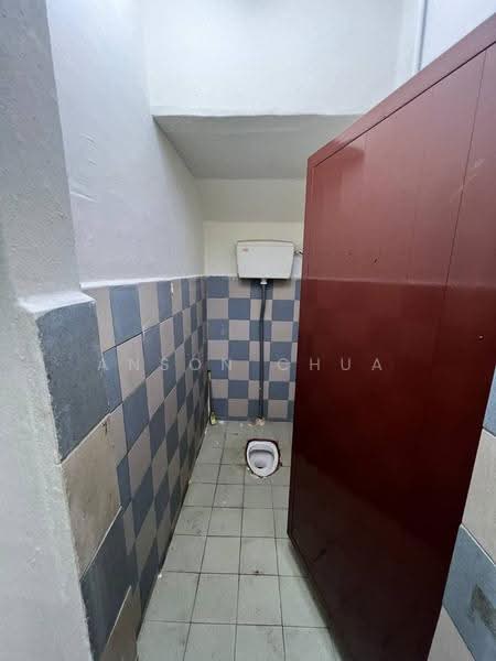 Rumah Teres 2-Tingkat untuk Disewa di Taman Johor Jaya (Johor Bahru) - Anson Chua - Bathroom - PropertyGuru.com.my