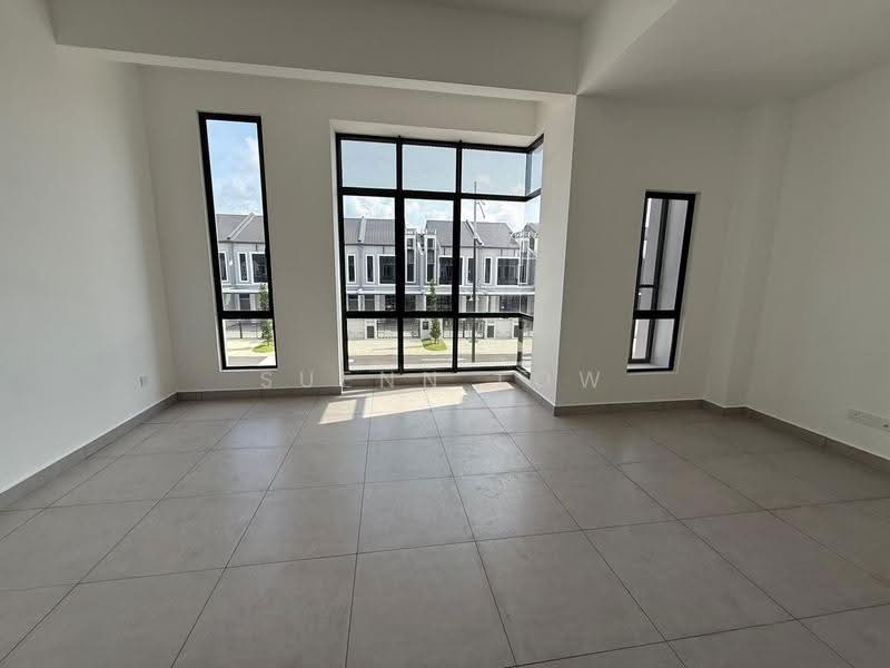 Rumah Teres 2-Tingkat untuk Dijual di Taman Mount Austin (Tebrau) - Suenn Low - Living Room - PropertyGuru.com.my