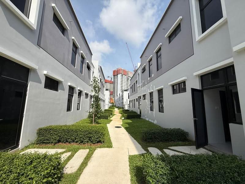 Rumah Teres 2-Tingkat untuk Dijual di Taman Mount Austin (Tebrau) - Suenn Low - Exterior - PropertyGuru.com.my