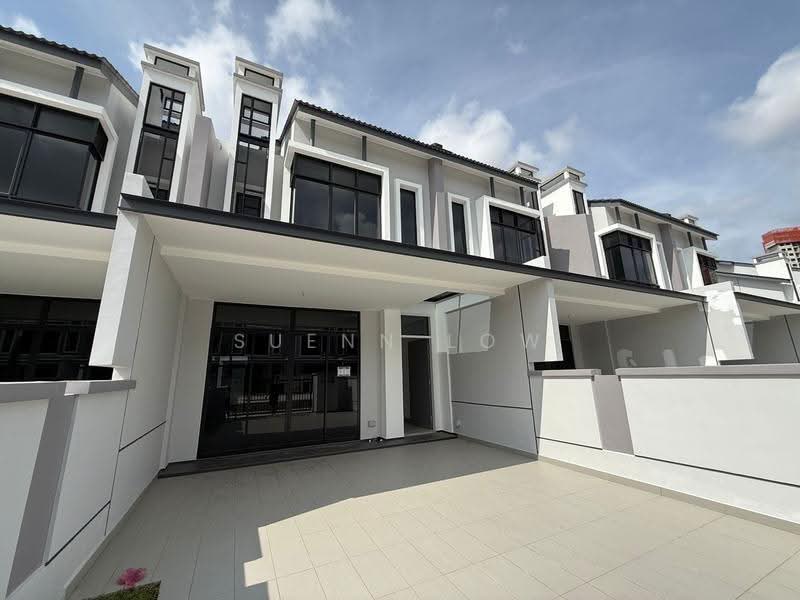 Rumah Teres 2-Tingkat untuk Dijual di Taman Mount Austin (Tebrau) - Suenn Low - Exterior - PropertyGuru.com.my