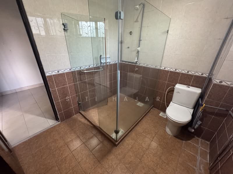 Rumah Teres untuk Dijual di Shah Alam (Selangor) - Siti Hajar - Bathroom - PropertyGuru.com.my