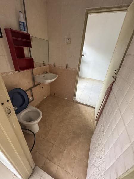 Rumah Teres untuk Dijual di Shah Alam (Selangor) - Siti Hajar - Bathroom - PropertyGuru.com.my