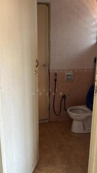 Rumah Teres untuk Dijual di Shah Alam (Selangor) - Siti Hajar - Bathroom - PropertyGuru.com.my