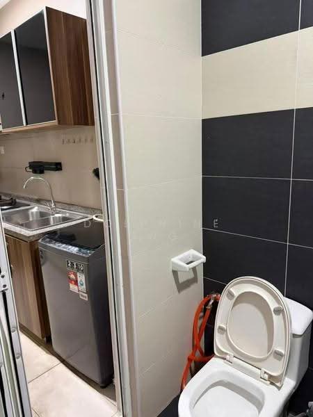 Kediaman Servis untuk Disewa di D'Secret Garden (Pangsapuri Kempas Indah) - Dolphine Ong - Bathroom - PropertyGuru.com.my
