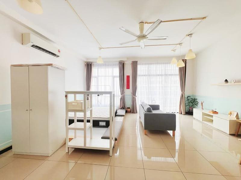 Kediaman Servis untuk Disewa di Molek Regency - Vinz Ang - Living Room - PropertyGuru.com.my