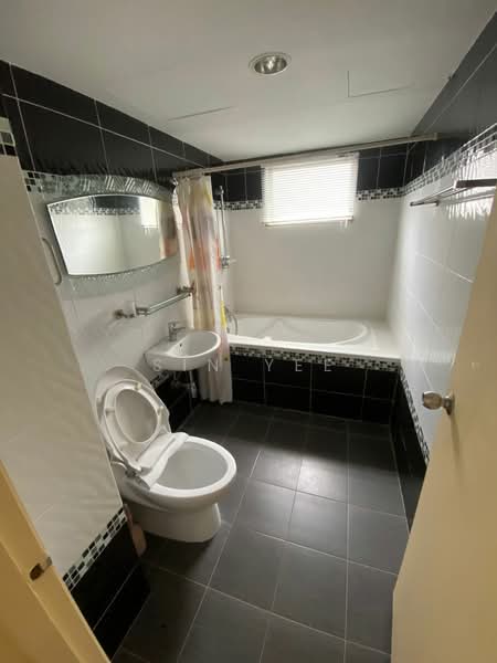 Kondominium untuk Dijual di Mont Kiara Pelangi - Sin Yee - Bathroom - PropertyGuru.com.my