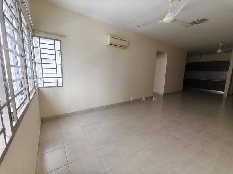Kediaman Servis untuk Dijual di Koi Kinrara - Shan Shan - Living Room - PropertyGuru.com.my