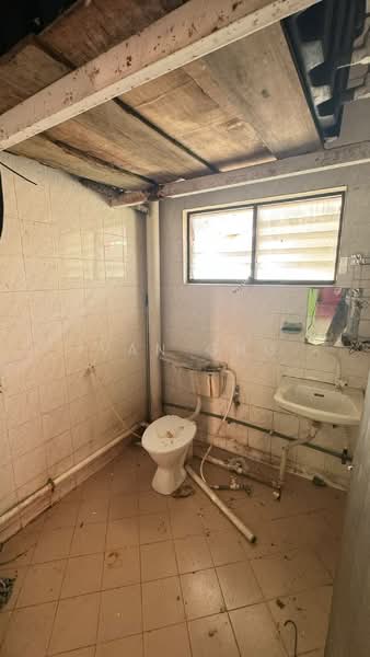 Rumah Flat untuk Dijual di Taman Harmoni II - Ivan Ong - Bathroom - PropertyGuru.com.my