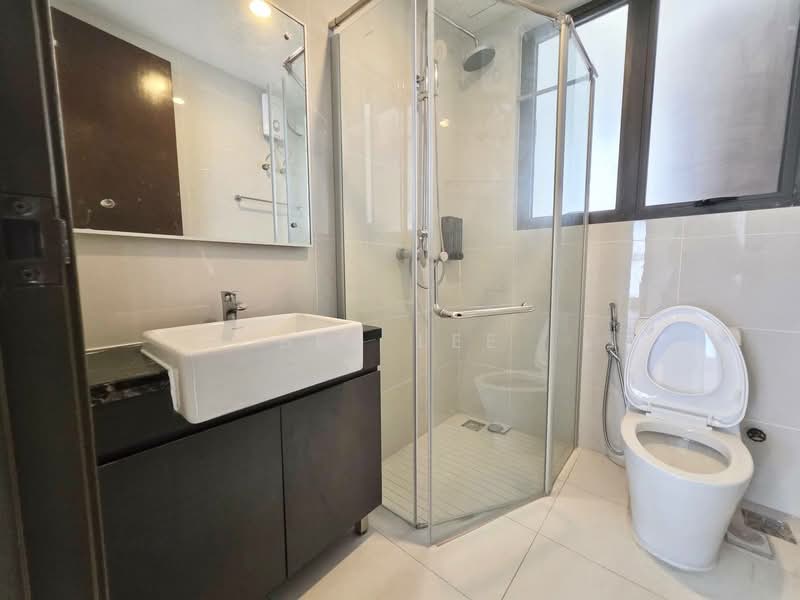 Condominium for Rent at Kings Bay @ Country Garden Danga Bay - Ben Lee - Bathroom - PropertyGuru.com.my