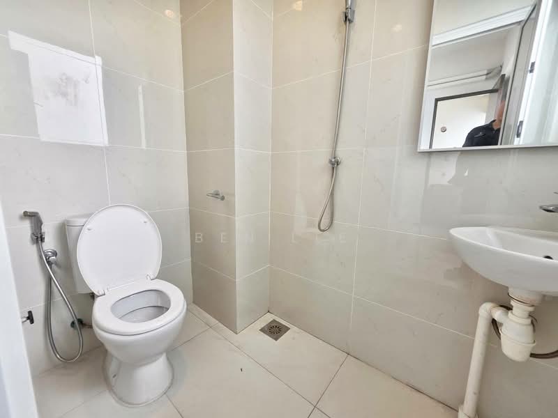 Condominium for Rent at Kings Bay @ Country Garden Danga Bay - Ben Lee - Bathroom - PropertyGuru.com.my