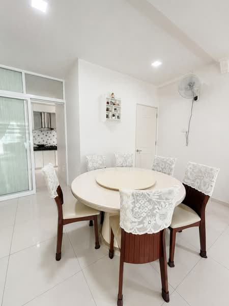 Kondominium untuk Dijual di Straits Garden Condominium - Eva Liew - Dining Room - PropertyGuru.com.my
