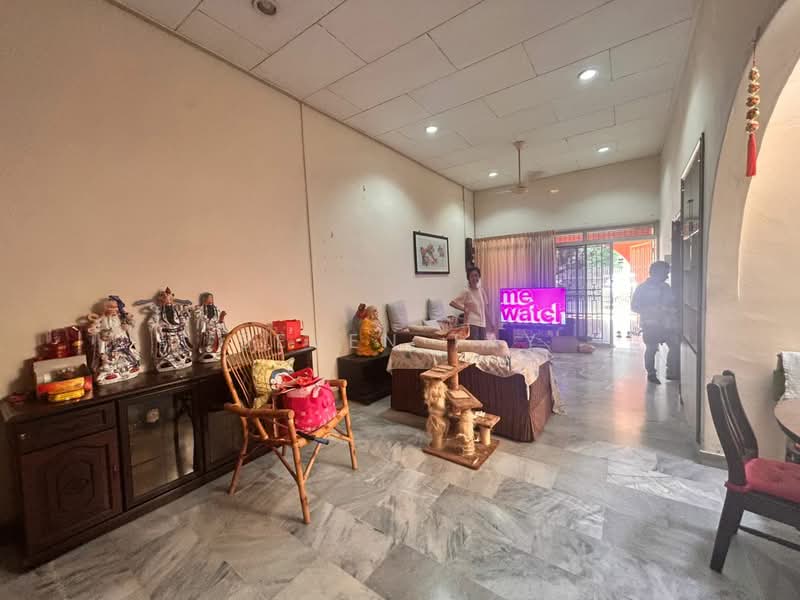 1-storey Terraced House for Sale in Taman Pelangi (Johor Bahru) - Seven Tay - Living Room - PropertyGuru.com.my