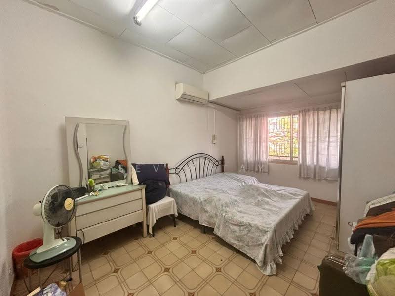 1-storey Terraced House for Sale in Taman Pelangi (Johor Bahru) - Seven Tay - Bedroom - PropertyGuru.com.my