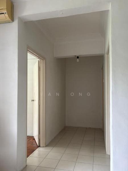 Pangsapuri untuk Dijual di Sri Selera Court Apartment - Ivan Ong - Corridor - PropertyGuru.com.my