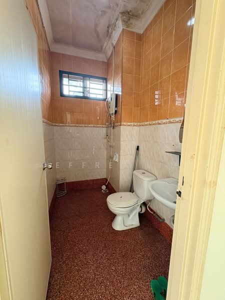 Terraced House for Sale in Taman Nusa Damai (Pasir Gudang) - Jeffrey Lim - Bathroom - PropertyGuru.com.my