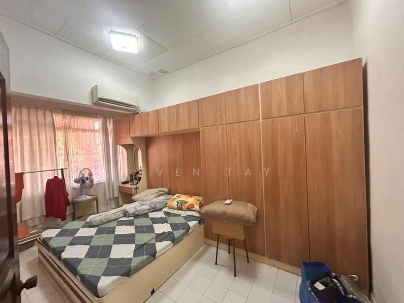 1-storey Terraced House for Sale in Taman Pelangi (Johor Bahru) - Seven Tay - Bedroom - PropertyGuru.com.my