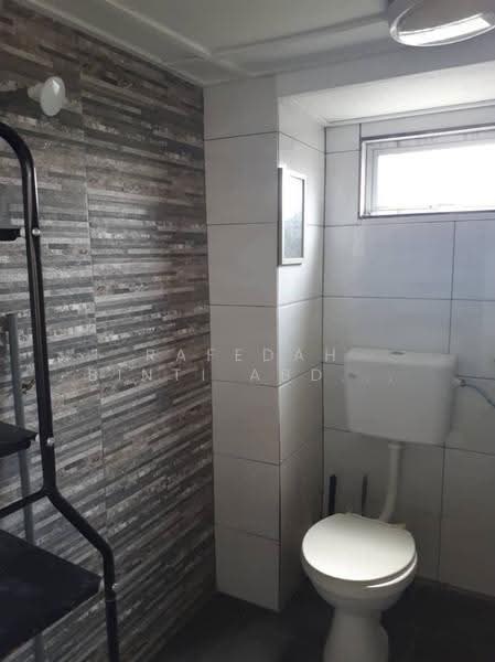 Flat for Sale at PKNS Seksyen 24 - Rafedah Binti Abdul Aziz - Bathroom - PropertyGuru.com.my