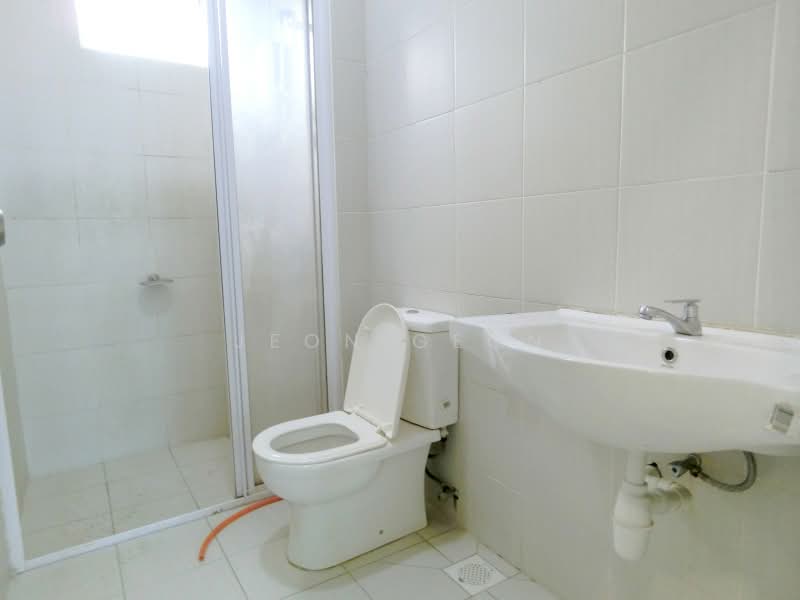 Service Residence for Sale at Meridin Bayvue Serviced Apartment - Jeon Geon - Bathroom - PropertyGuru.com.my