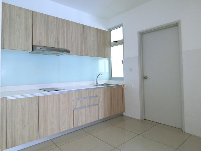 Service Residence for Sale at Meridin Bayvue Serviced Apartment - Jeon Geon - Kitchen - PropertyGuru.com.my