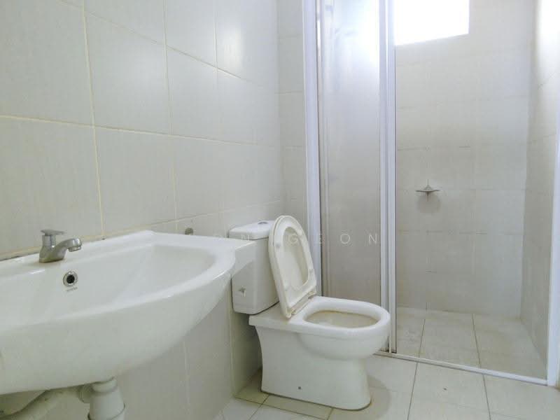 Service Residence for Sale at Meridin Bayvue Serviced Apartment - Jeon Geon - Bathroom - PropertyGuru.com.my