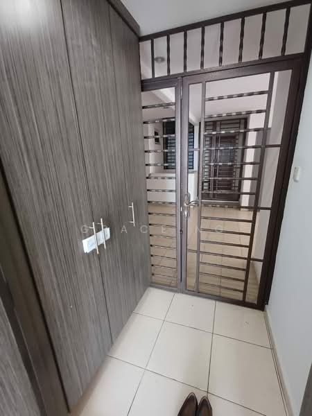 Pangsapuri untuk Dijual di Sri Samudera Apartment (Seaview Residence Suites) - Grace Ng - Entrance - PropertyGuru.com.my