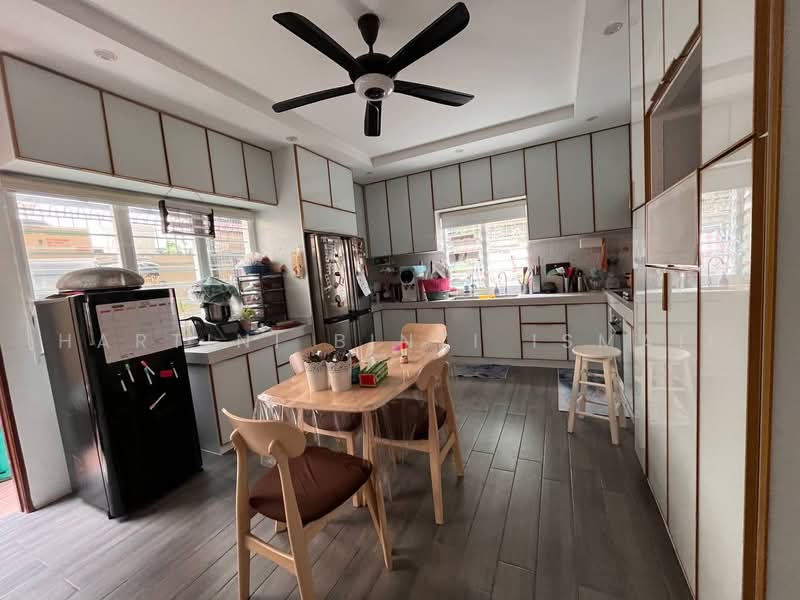 2-storey Terraced House for Sale in Shah Alam (Selangor) - Hartini Binti Ismail - Kitchen - PropertyGuru.com.my