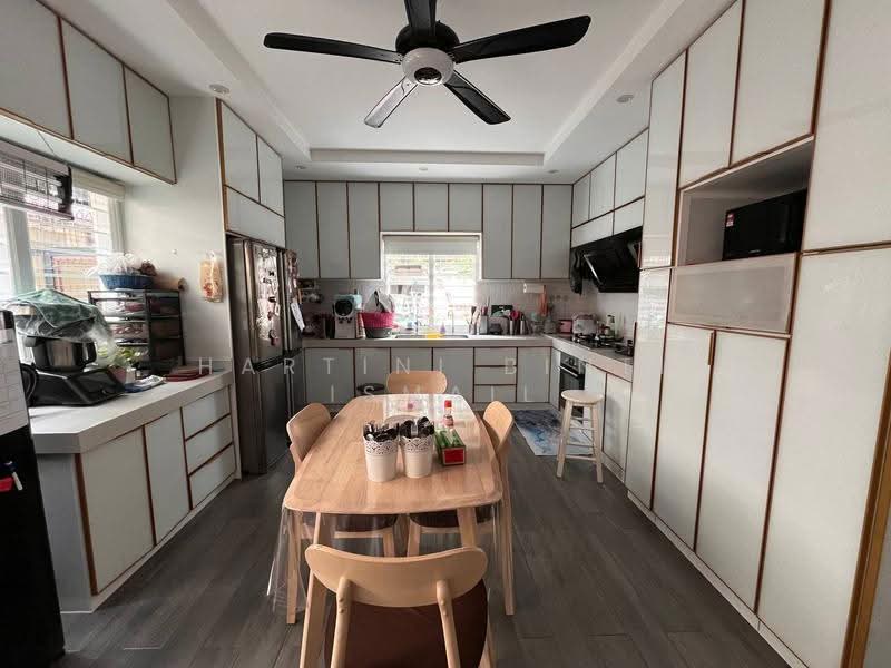 2-storey Terraced House for Sale in Shah Alam (Selangor) - Hartini Binti Ismail - Kitchen - PropertyGuru.com.my