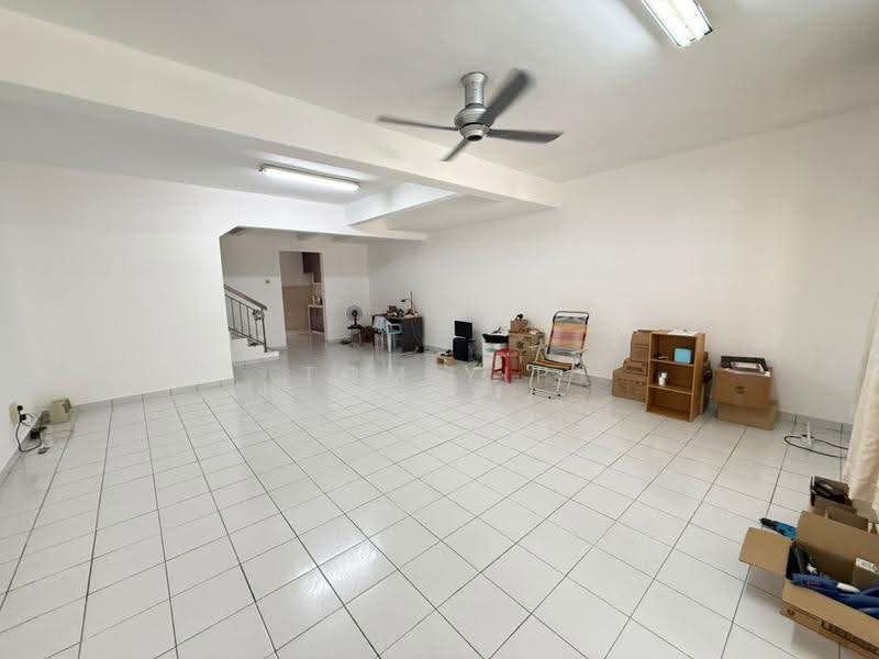 Rumah Teres 2-Tingkat untuk Dijual di Subang Bestari (Shah Alam) - Tom Yip - Living Room - PropertyGuru.com.my