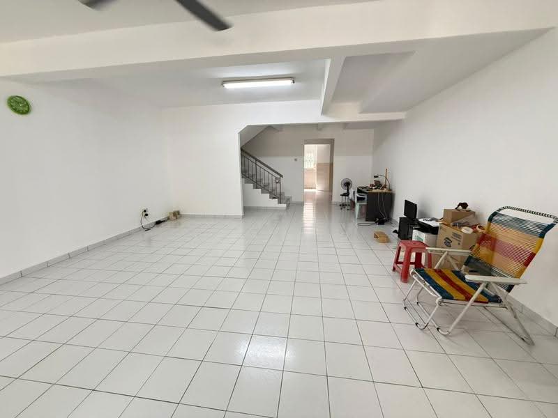 Rumah Teres 2-Tingkat untuk Dijual di Subang Bestari (Shah Alam) - Tom Yip - Living Room - PropertyGuru.com.my