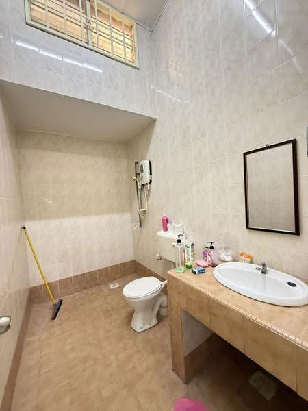 Rumah Teres 2-Tingkat untuk Dijual di Subang Bestari (Shah Alam) - Tom Yip - Bathroom - PropertyGuru.com.my