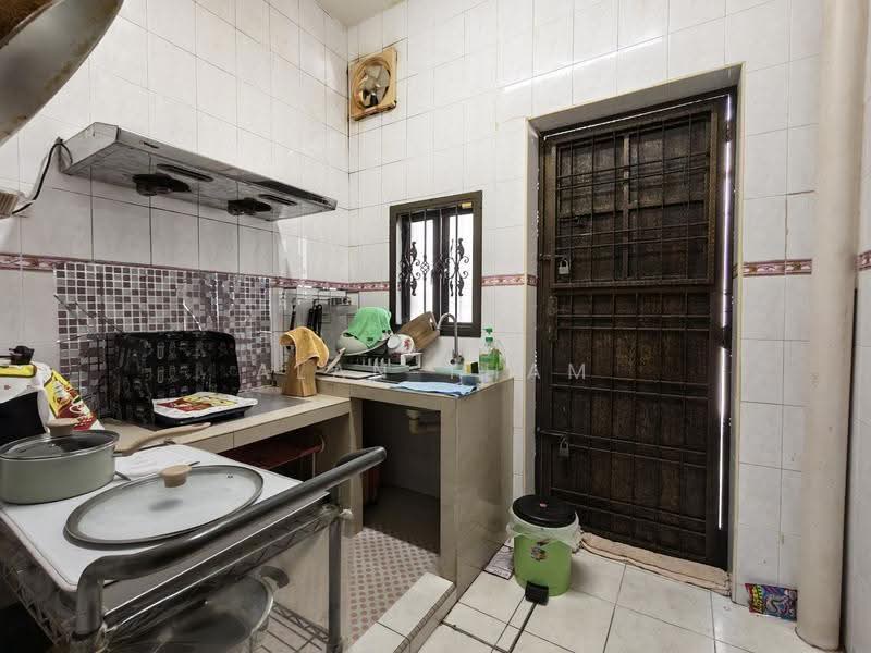 2-storey Terraced House for Sale in Bandar Baru Permas Jaya (Permas Jaya) - Alan Tham - Kitchen - PropertyGuru.com.my