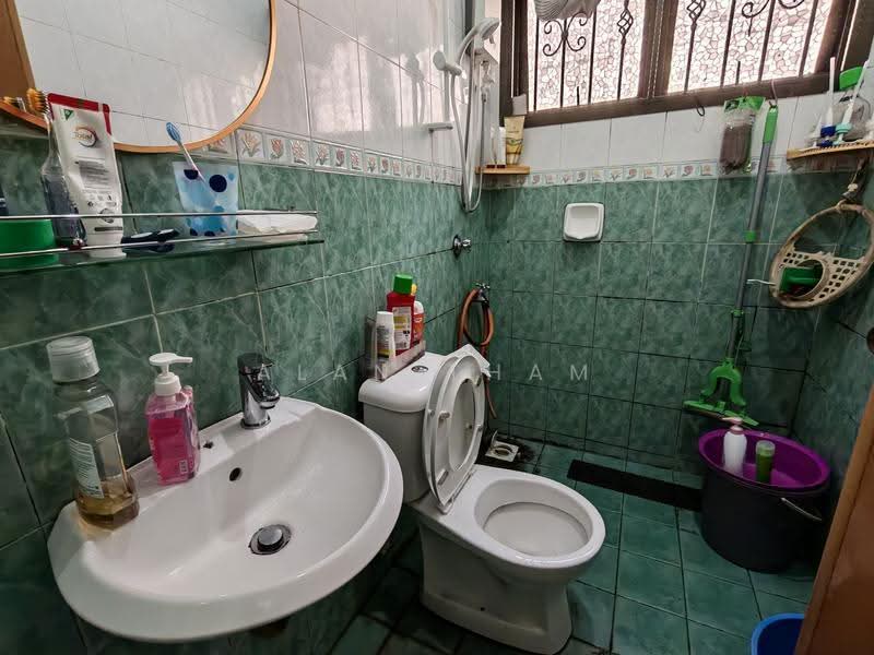 2-storey Terraced House for Sale in Bandar Baru Permas Jaya (Permas Jaya) - Alan Tham - Bathroom - PropertyGuru.com.my