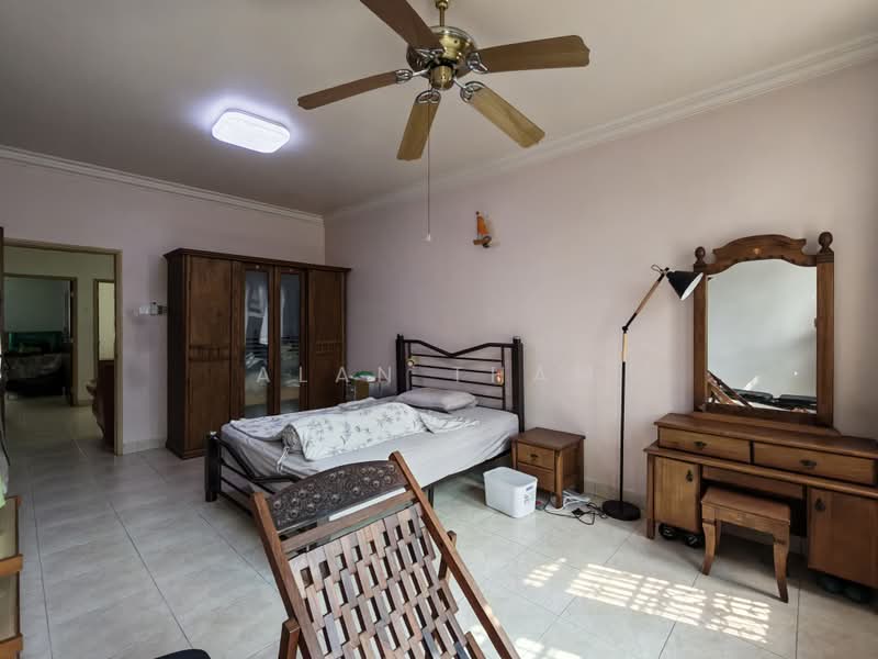 2-storey Terraced House for Sale in Bandar Baru Permas Jaya (Permas Jaya) - Alan Tham - Bedroom - PropertyGuru.com.my