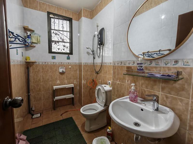 2-storey Terraced House for Sale in Bandar Baru Permas Jaya (Permas Jaya) - Alan Tham - Bathroom - PropertyGuru.com.my
