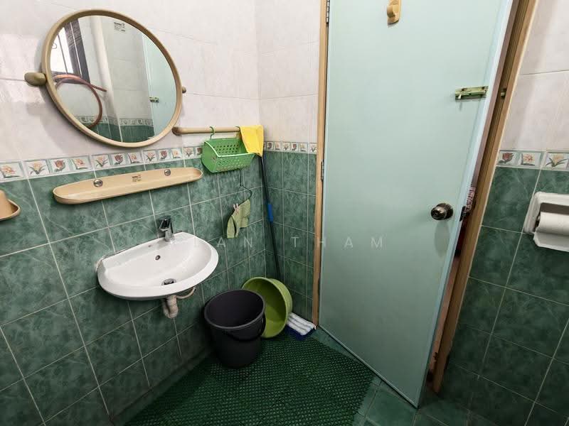 2-storey Terraced House for Sale in Bandar Baru Permas Jaya (Permas Jaya) - Alan Tham - Bathroom - PropertyGuru.com.my