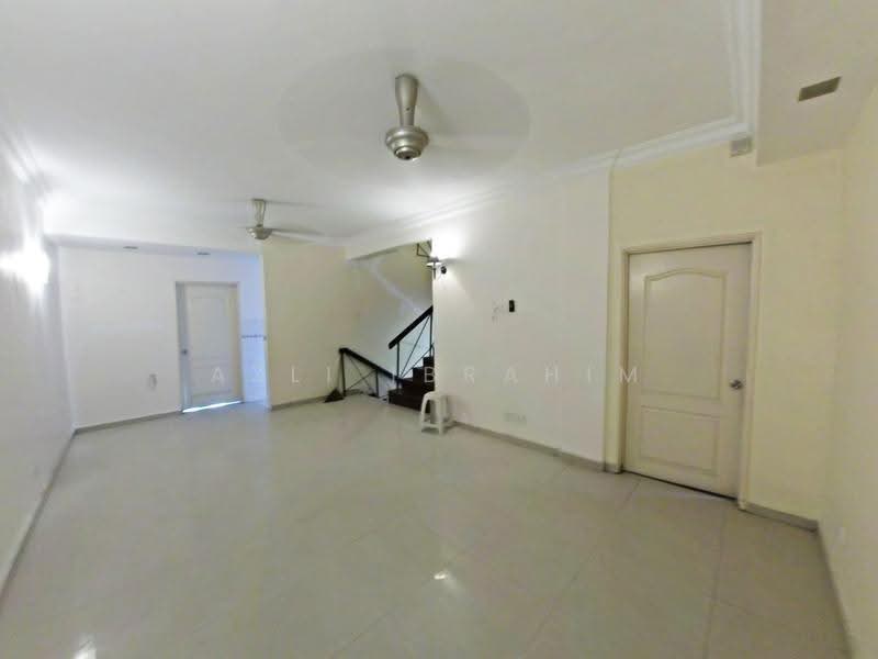 Townhouse for Sale in Templer Heights (Rawang) - Azli Ibrahim - Living Room - PropertyGuru.com.my