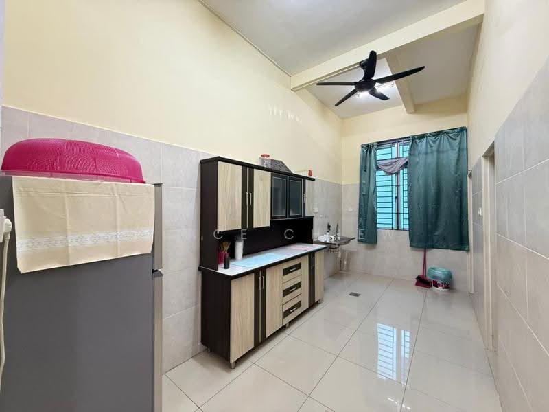 Rumah Teres 2-Tingkat untuk Disewa di Taman Mount Austin (Tebrau) - Grace Chiew - Kitchen - PropertyGuru.com.my