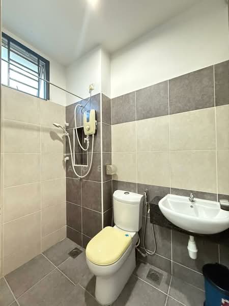 Rumah Teres 2-Tingkat untuk Disewa di Taman Mount Austin (Tebrau) - Grace Chiew - Bathroom - PropertyGuru.com.my
