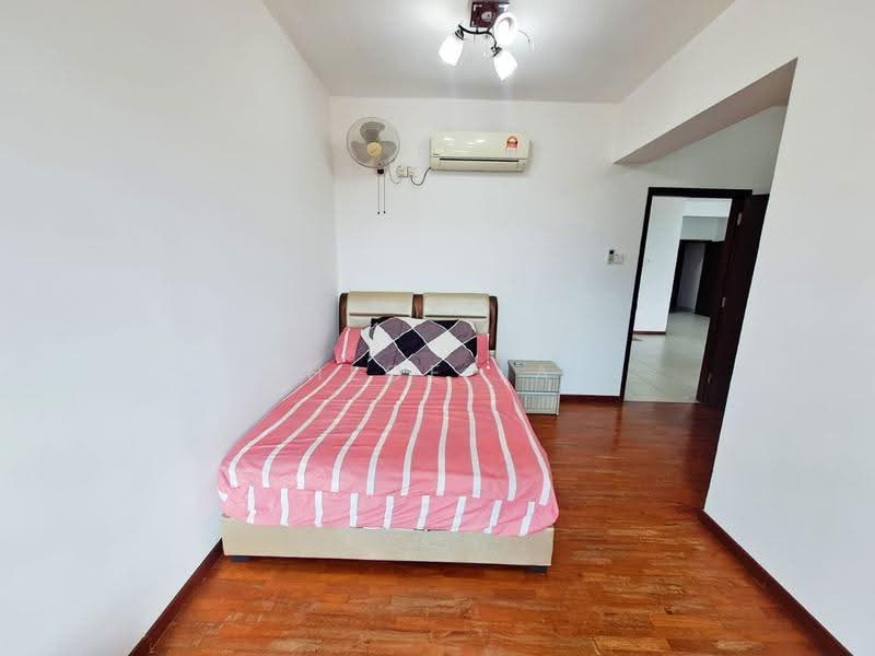 Pangsapuri untuk Disewa di Molek Pine 2 - Chloe Lai - Bedroom - PropertyGuru.com.my