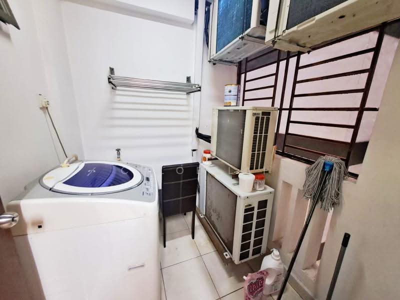 Pangsapuri untuk Disewa di Molek Pine 2 - Chloe Lai - Balcony - PropertyGuru.com.my