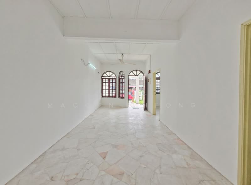 1-storey Terraced House for Sale in Taman Alam Megah (Shah Alam) - Maccen Cheong - Living Room - PropertyGuru.com.my