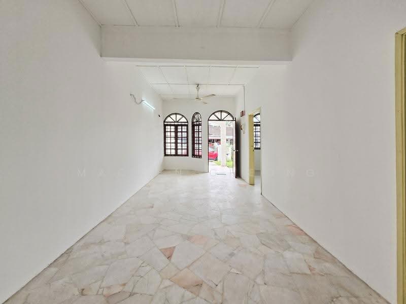 1-storey Terraced House for Sale in Taman Alam Megah (Shah Alam) - Maccen Cheong - Living Room - PropertyGuru.com.my