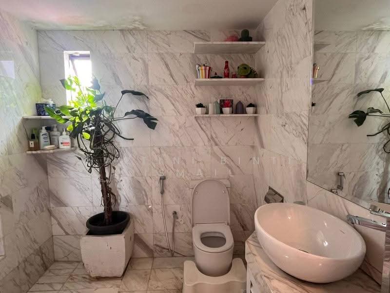 Rumah Teres 2.5-Tingkat untuk Dijual di Shah Alam (Selangor) - Hartini Binti Ismail - Bathroom - PropertyGuru.com.my