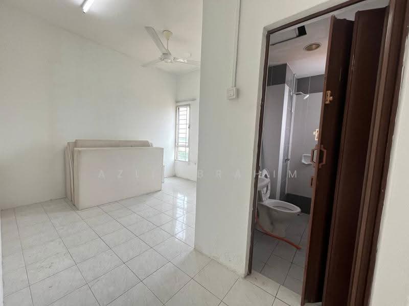 Apartment for Sale at Villa Tropika - Azli Ibrahim - Living Room - PropertyGuru.com.my