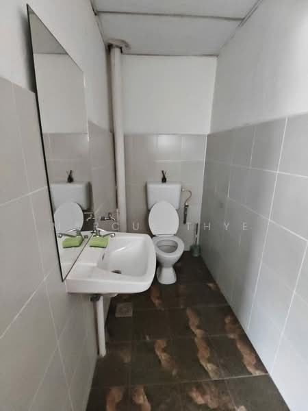 Factory for Rent in Lima Kedai (Skudai) - Marcus Thye - Bathroom - PropertyGuru.com.my