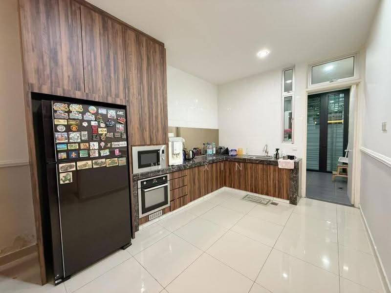 Rumah Teres 2-Tingkat untuk Dijual di Taman Mount Austin (Tebrau) - Ing Xin - Kitchen - PropertyGuru.com.my