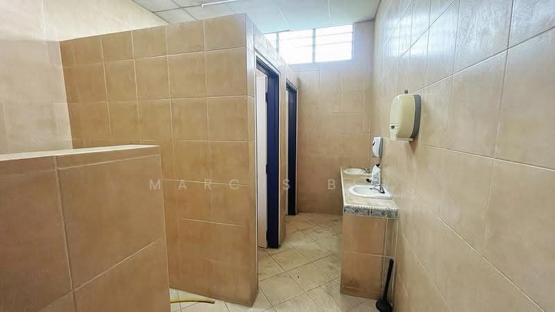 Kilang untuk Disewa di Taman Industri Pusat Bandar Puchong (Puchong) - Marcus Beh - Bathroom - PropertyGuru.com.my