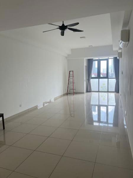 Kediaman Servis untuk Dijual di Vivo Residential Suites - Han Ker - Living Room - PropertyGuru.com.my