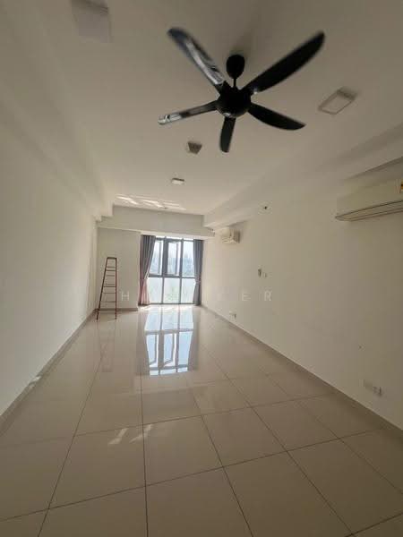Kediaman Servis untuk Dijual di Vivo Residential Suites - Han Ker - Living Room - PropertyGuru.com.my