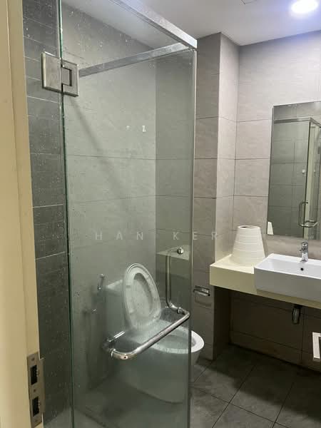 Kediaman Servis untuk Dijual di Vivo Residential Suites - Han Ker - Bathroom - PropertyGuru.com.my